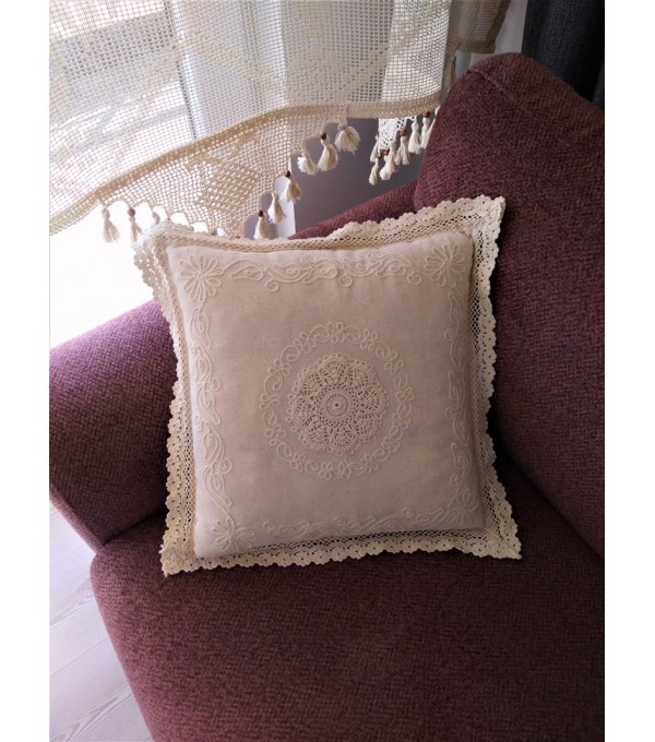 Orta Dantelli Keten Kırlent 45x45