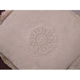 Orta Dantelli Keten Kırlent 45x45